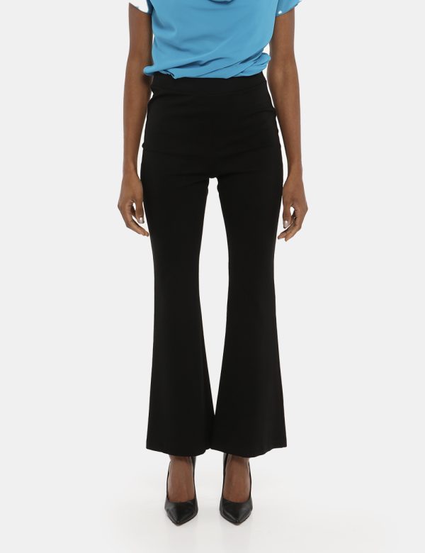Pantalone Vougue nero - COMPOSIZIONE E VESTIBILITÀ:61% viscosa 34% nylon 5% elastaneLa modella è alta 170 cm e indossa la ta