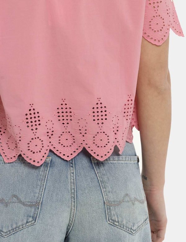Camicia Pepe Jeans rosa - COMPOSIZIONE E VESTIBILITÀ:100% cotoneLa modella è alta 170 cm e indossa la taglia S. La vestibili