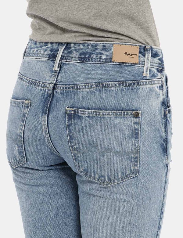 Jeans Pepe Jeans blu denim light - COMPOSIZIONE E VESTIBILITÀ:100% cotoneLa modella è alta 170 cm e indossa la taglia 27 US.