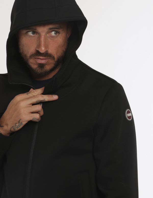 Giubbino Colmar nero - COMPOSIZIONE E VESTIBILITÀ:63% poliestere 23% acrilico 11% lana 3% elastanIl modello è alto 178 cm e