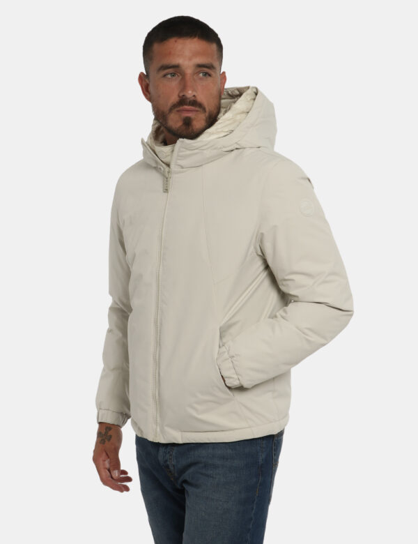 Piumino Colmar bianco - COMPOSIZIONE E VESTIBILITÀ: esterno 100% poliestere interno 100% poliammideIl modello è alto 178 cm