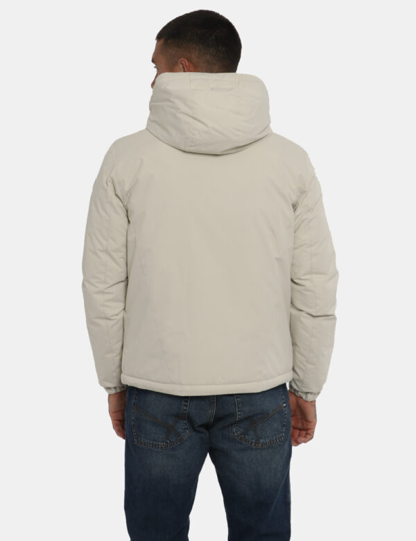 Piumino Colmar bianco - COMPOSIZIONE E VESTIBILITÀ: esterno 100% poliestere interno 100% poliammideIl modello è alto 178 cm