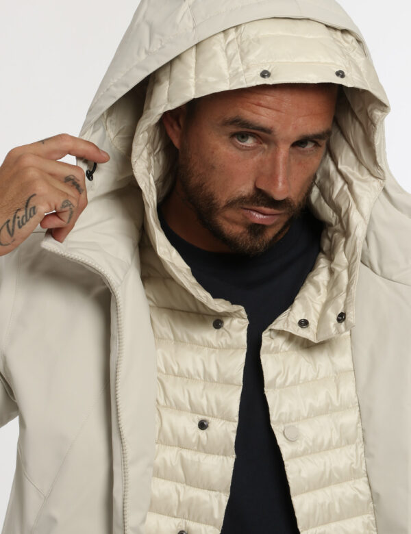Piumino Colmar bianco - COMPOSIZIONE E VESTIBILITÀ: esterno 100% poliestere interno 100% poliammideIl modello è alto 178 cm