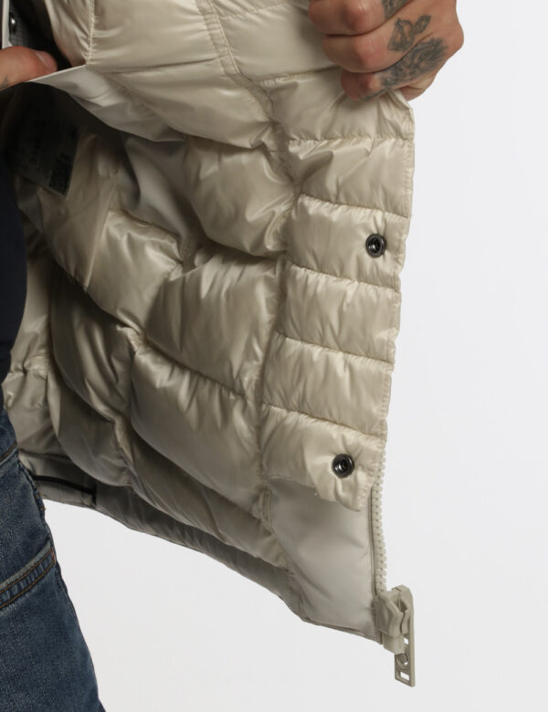 Piumino Colmar bianco - COMPOSIZIONE E VESTIBILITÀ: esterno 100% poliestere interno 100% poliammideIl modello è alto 178 cm