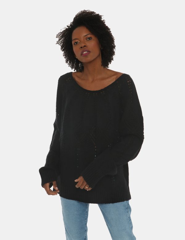 Maglione Maison Du Cachemire traforato con scollo ampio - 50% lana 20% acrilico 20% poliammide 10% mohairLa modella indossa