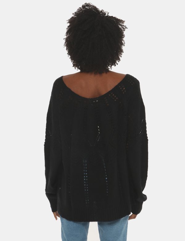 Maglione Maison Du Cachemire traforato con scollo ampio - 50% lana 20% acrilico 20% poliammide 10% mohairLa modella indossa