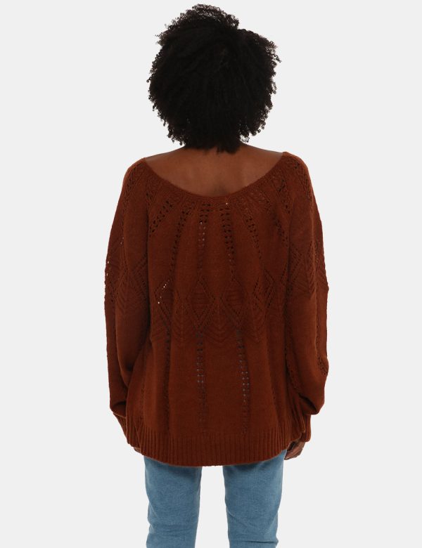 Maglione Maison Du Cachemire traforato con scollo ampio - 50% lana 20% acrilico 20% poliammide 10% mohairLa modella indossa