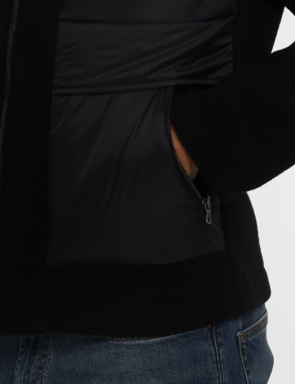 Giubbino Colmar nero - COMPOSIZIONE E VESTIBILITÀ:65% poliestere 25% acrilico 12% lana 3% elastanIl modello è alto 178 cm e