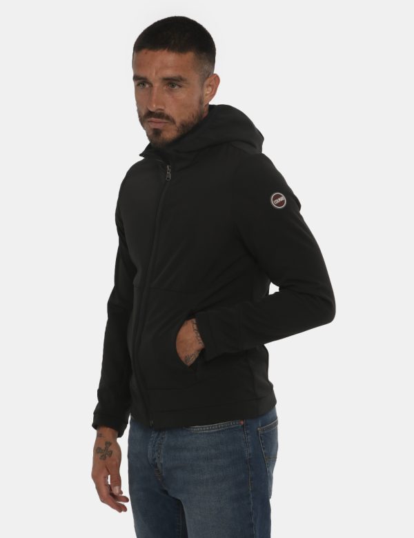 Giubbino Colmar nero - COMPOSIZIONE E VESTIBILITÀ:92% poliestere 9% elastanIl modello è alto 178 cm e indossa la taglia 48.C