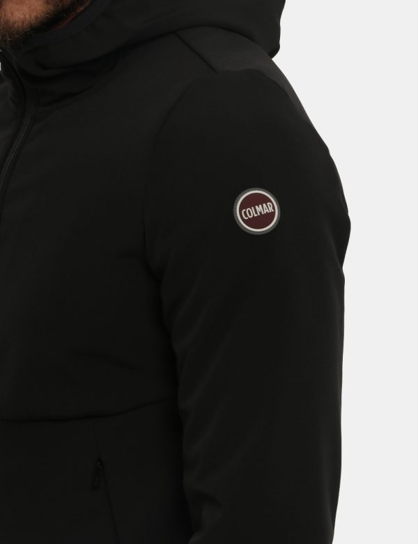 Giubbino Colmar nero - COMPOSIZIONE E VESTIBILITÀ:92% poliestere 9% elastanIl modello è alto 178 cm e indossa la taglia 48.C
