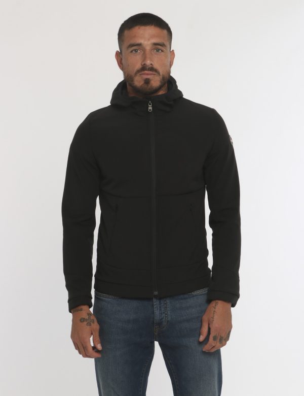 Giubbino Colmar nero - COMPOSIZIONE E VESTIBILITÀ:92% poliestere 9% elastanIl modello è alto 178 cm e indossa la taglia 48.C