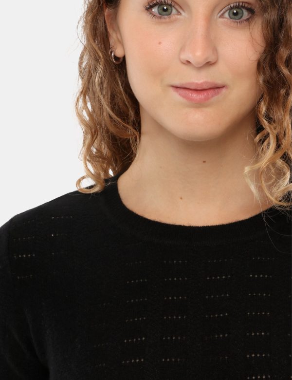 Maglia Maison du Cachemire traforata - 100% cachemireLa modella indossa la taglia S e la vestibilità del capo è regolare. 10