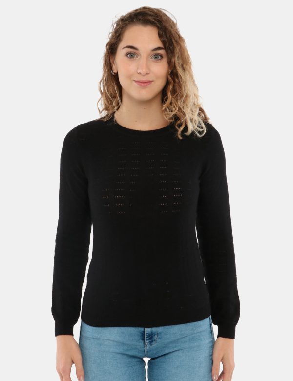Maglia Maison du Cachemire traforata - 100% cachemireLa modella indossa la taglia S e la vestibilità del capo è regolare. 10
