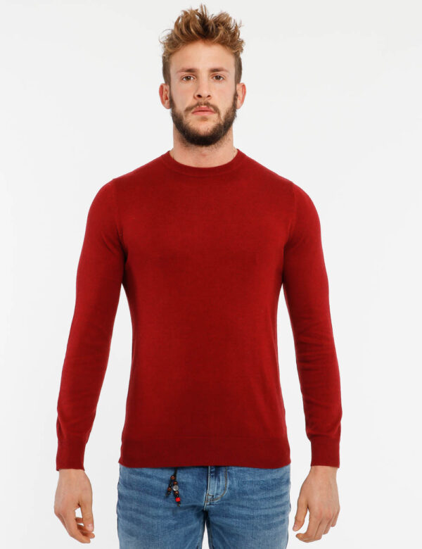 Maglione Maison Du Cachemire girocollo - 40% lana 20% cotone 20% viscosa 10% poliammide 10% cachemireIl modello indossa la t