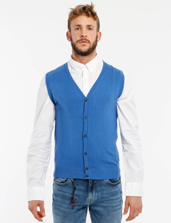 Gilet Maison Du Cachemire con bottoni - 40% lana 20% cotone 20% viscosa 10% poliammide 10% cachemireIl modello indossa la ta