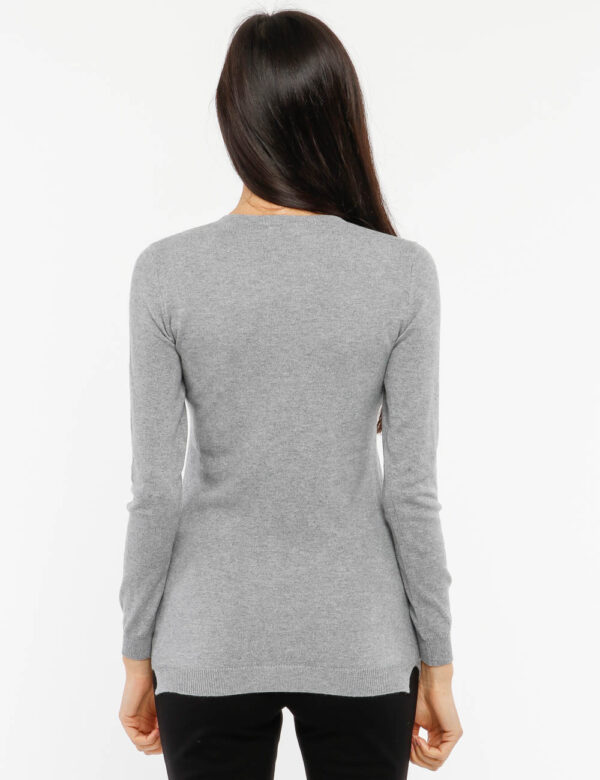 Maglione Maison Du Cachemire con bottoni - 40% lana 20% cotone 20% viscosa 10% poliammide 10% cachemireLa modella indossa la
