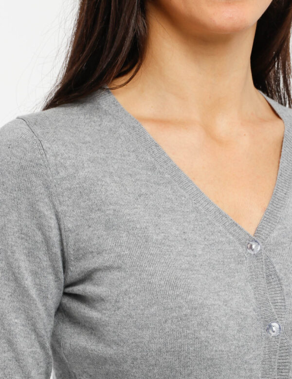 Maglione Maison Du Cachemire con bottoni - 40% lana 20% cotone 20% viscosa 10% poliammide 10% cachemireLa modella indossa la