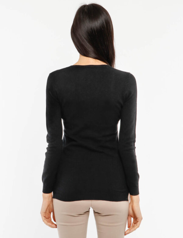Maglione Maison Du Cachemire con bottoni - 40% lana 20% cotone 20% viscosa 10% poliammide 10% cachemireLa modella indossa la