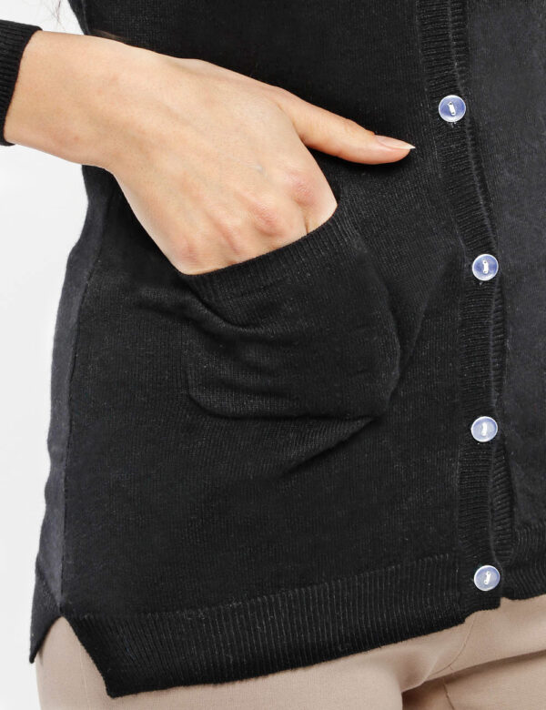 Maglione Maison Du Cachemire con bottoni - 40% lana 20% cotone 20% viscosa 10% poliammide 10% cachemireLa modella indossa la