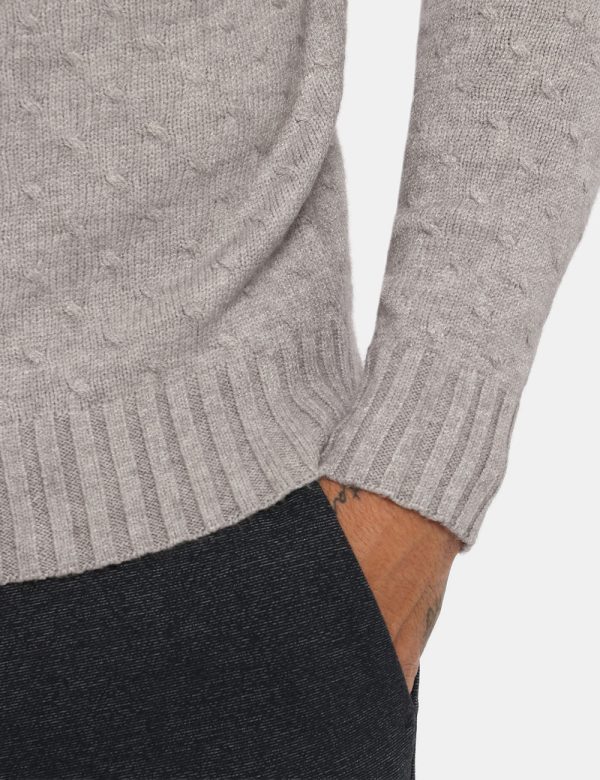 Maglia Maison du Cachemire grigio - COMPOSIZIONE E VESTIBILITÀ:40% lana 20% cotone 20% viscosa 10% poliamide 10% cachemireIl