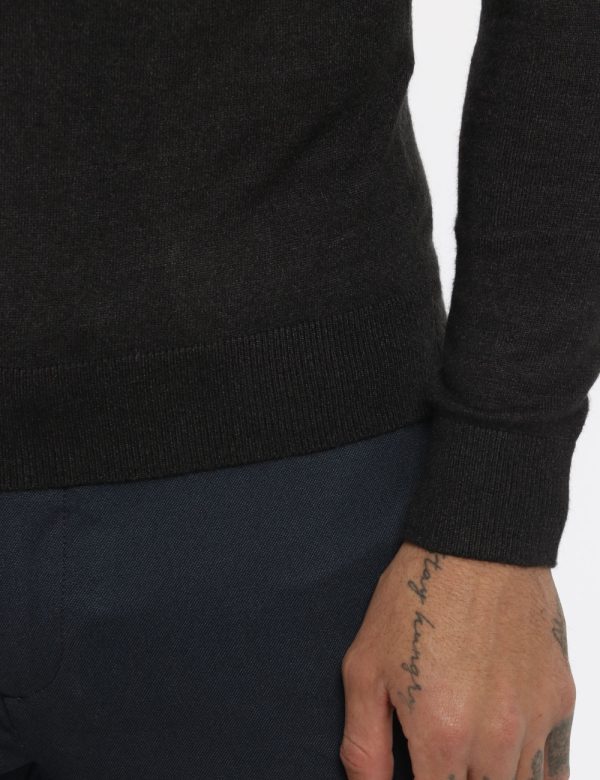 Maglia Maison du Cachemire nero - COMPOSIZIONE E VESTIBILITÀ:40% lana 20% cotone 20% viscosa 10% poliamide 10% cachemireIl m