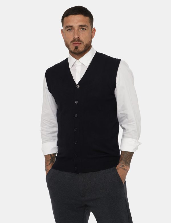 Gilet Maison du Cachemire blu - COMPOSIZIONE E VESTIBILITÀ:40% lana 20% cotone 20% viscosa 10% poliamide 10% cachemireIl mod