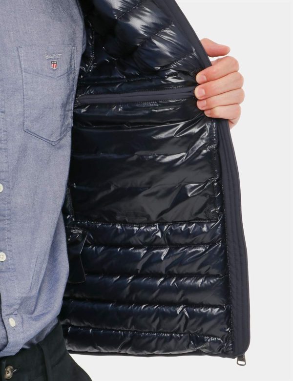 Piumino Colmar con tasche zip - Est: 100% poliammide - Fodera: 100% poliestere - imbot: 93% piumino d'oca 7% piuma d'ocaIl m