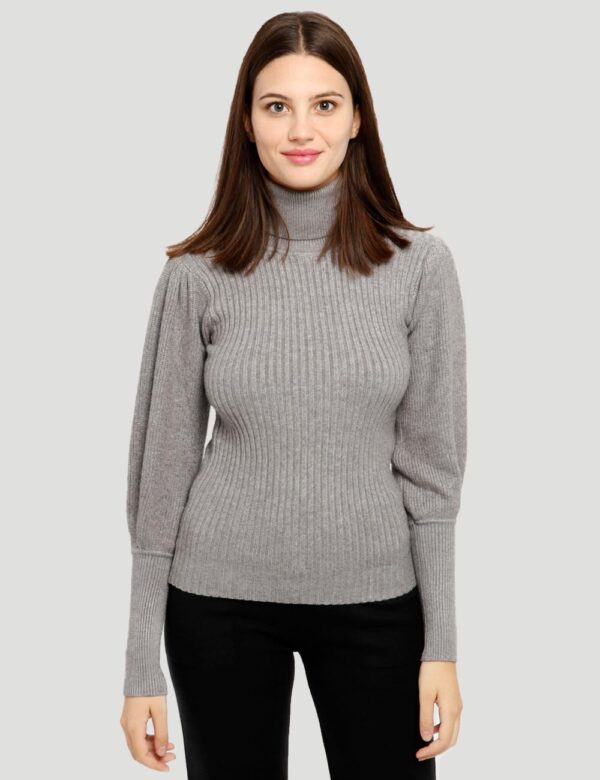 Maglione Smiling London a coste - 48% viscosa 28% poliestere 24% nylonLa modella indossa la taglia S ed è alta 178 cm e la