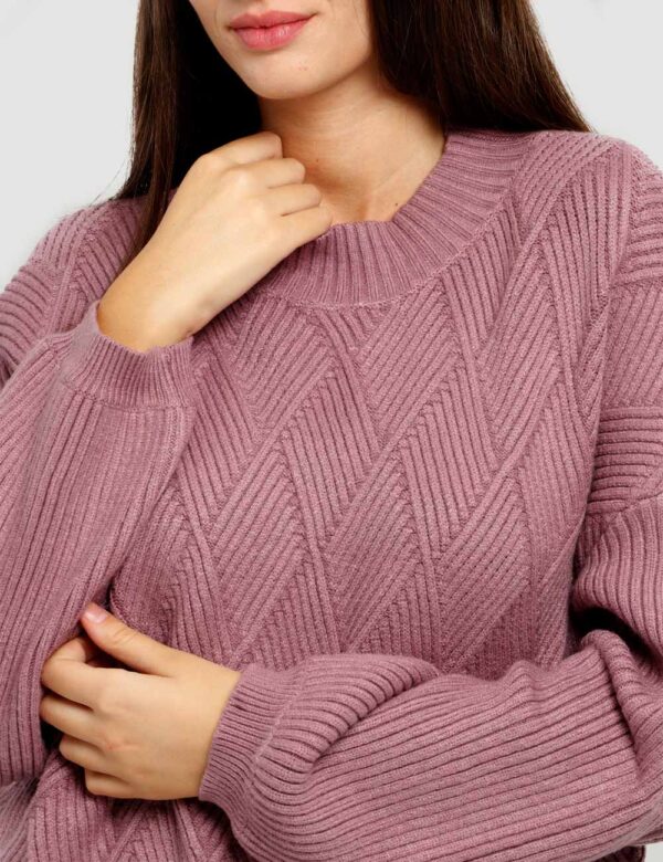 Maglione Smiling London lavorato - 48% viscosa 28% poliestere 24% nylonLa modella indossa la taglia S ed è alta 178 cm e l