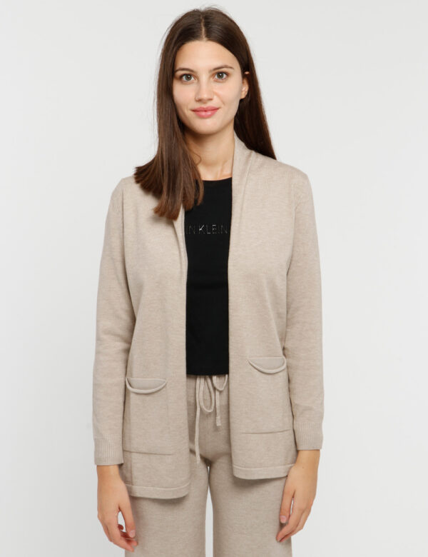 Maglia Smiling London con tasche - 48% viscosa 28% poliestere 24% nylonLa modella indossa la taglia S ed è alta 178 cm e l
