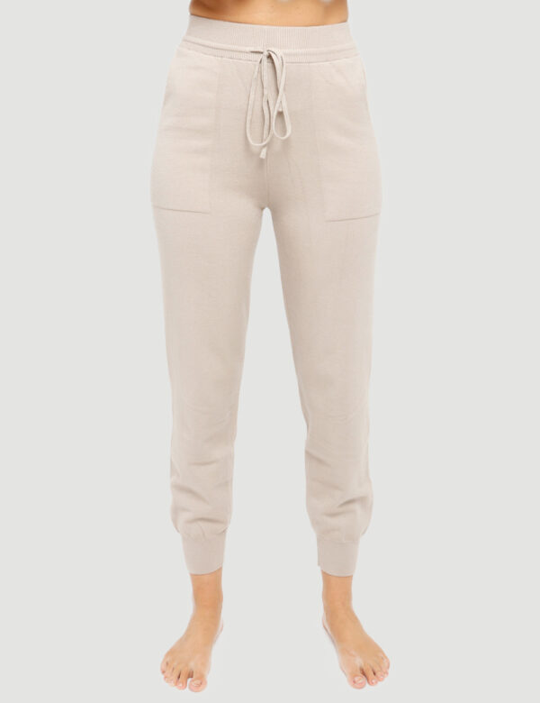 Pantalone Smiling London in maglia - 48% viscosa 28% poliestere 24% nylonLa modella indossa la taglia S ed è alta 178 cm e