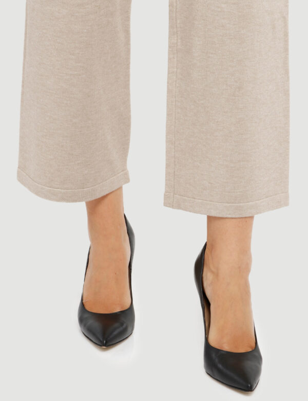Pantalone Smiling London in maglia - 48% viscosa 28% poliestere 24% nylonLa modella indossa la taglia S ed è alta 178 cm e