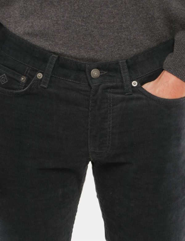 Pantalone Gant a coste - 98% cotone 2% elastinaIl modello indossa la taglia M ed è alto 184 cm e la vestibilità è comoda. Vi