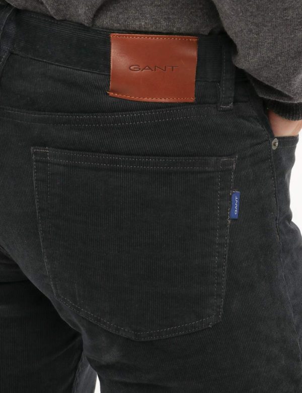 Pantalone Gant a coste - 98% cotone 2% elastinaIl modello indossa la taglia M ed è alto 184 cm e la vestibilità è comoda. Vi