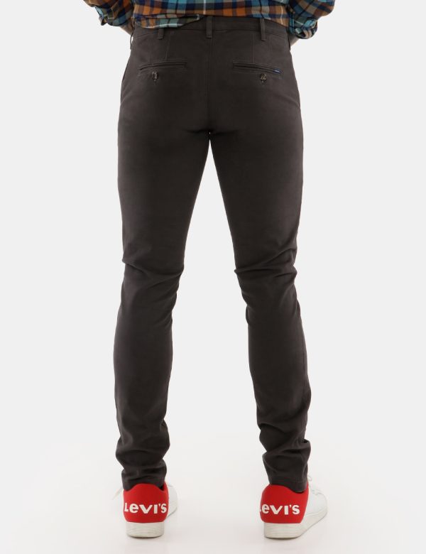 Pantalone Ganta gamba dritta - 98% cotone 2% elastanIl modello indossa la taglia L e la vestibilità del capo è regolare. Vit