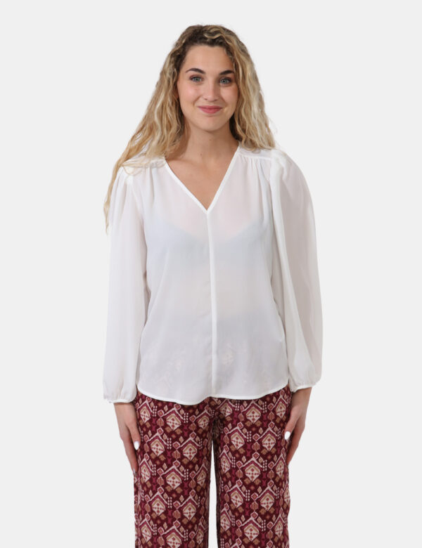 Blusa Caractere Bianco - Blusa velata a maniche lunghe in total bianco e con scollo a V. La vestibilità è morbida e regolare