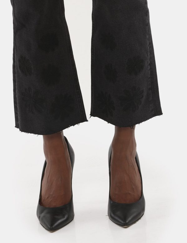 Jeans Desigual flare cropped - 98% Cotone, 2% ElastanLa modella indossa la taglia S è alta 170 cm e la vestibilità è regolar