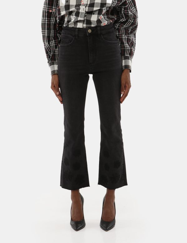 Jeans Desigual flare cropped - 98% Cotone, 2% ElastanLa modella indossa la taglia S è alta 170 cm e la vestibilità è regolar