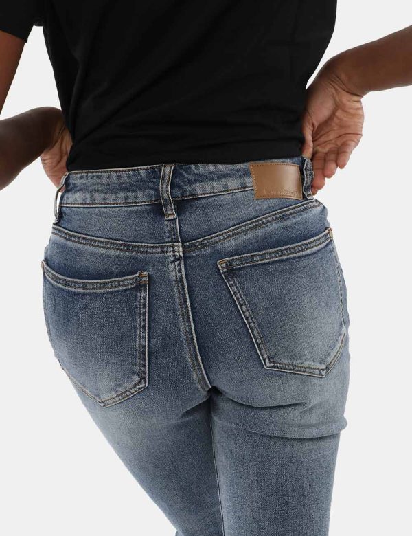 Jeans Desigual flare cropped - 98% Cotone, 2% ElastanLa modella indossa la taglia S è alta 170 cm e la vestibilità è regolar