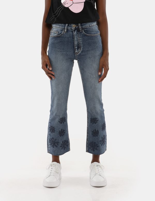 Jeans Desigual flare cropped - 98% Cotone, 2% ElastanLa modella indossa la taglia S è alta 170 cm e la vestibilità è regolar
