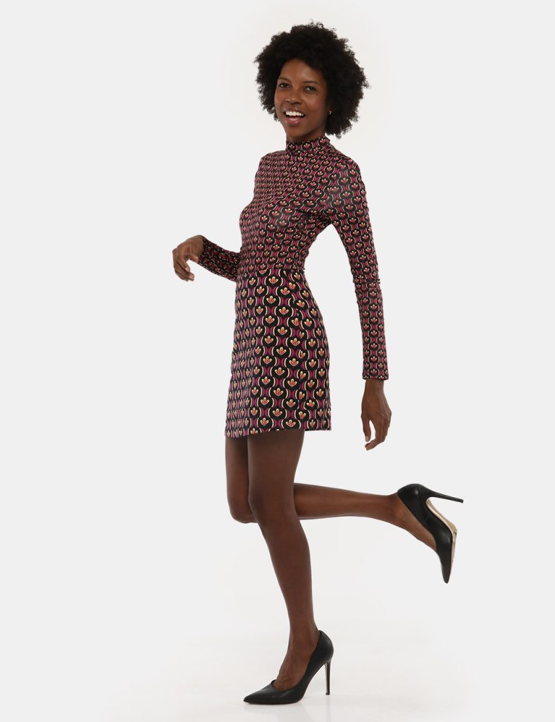 Gonna Desigual fantasia - 98% cotone 2% elastaneLa modella indossa la taglia S ed è alta 168 cm e la vestibilità è regolare.