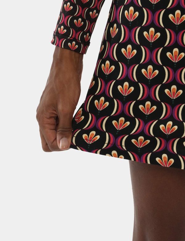 Gonna Desigual fantasia - 98% cotone 2% elastaneLa modella indossa la taglia S ed è alta 168 cm e la vestibilità è regolare.