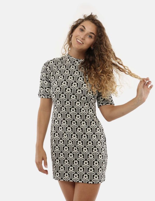 Vestito Desigual manica corta - 48% cotone 48% niscosa 4% elastaneLa modella indossa la taglia S ed è alta 168 cm e la vesti