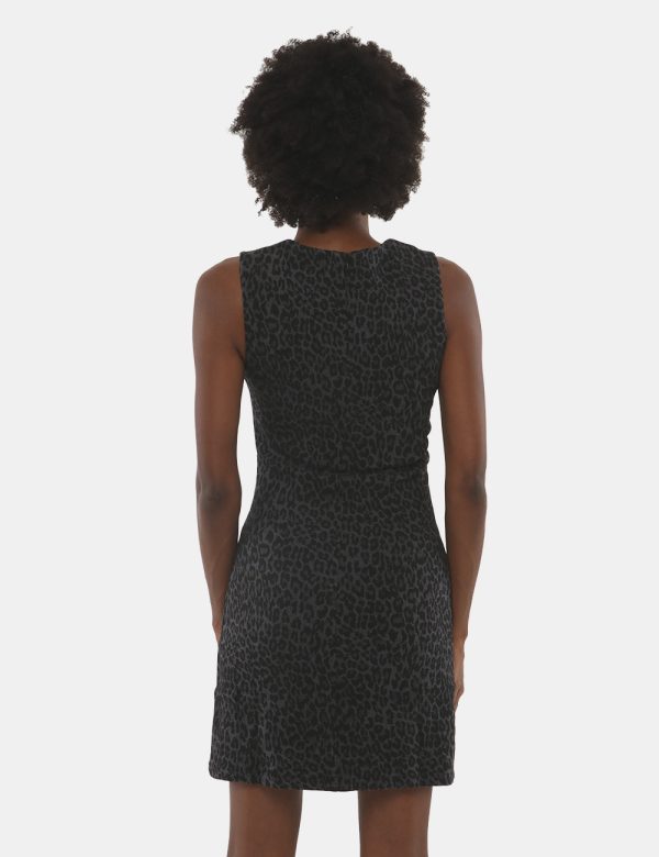 Vestito Desigual smanicato - 74% viscosa 12% poli 11% acrilico 3% elastaneLa modella indossa la taglia S ed è alta 168 cm e