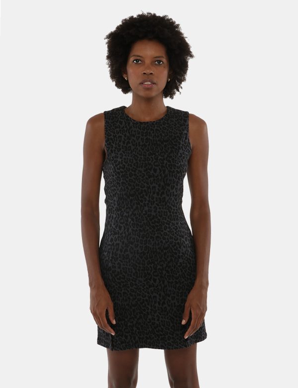 Vestito Desigual smanicato - 74% viscosa 12% poli 11% acrilico 3% elastaneLa modella indossa la taglia S ed è alta 168 cm e