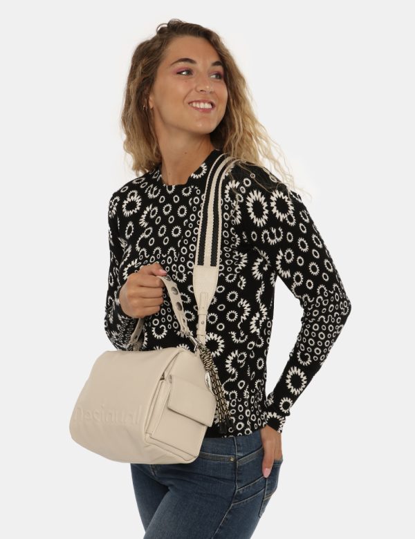 Borsa Desigual beige - COMPOSIZIONE E VESTIBILITÀ:100% poliuretanoCONSIGLI DI STILE:Borsa a tracolla di medie dimensioni in