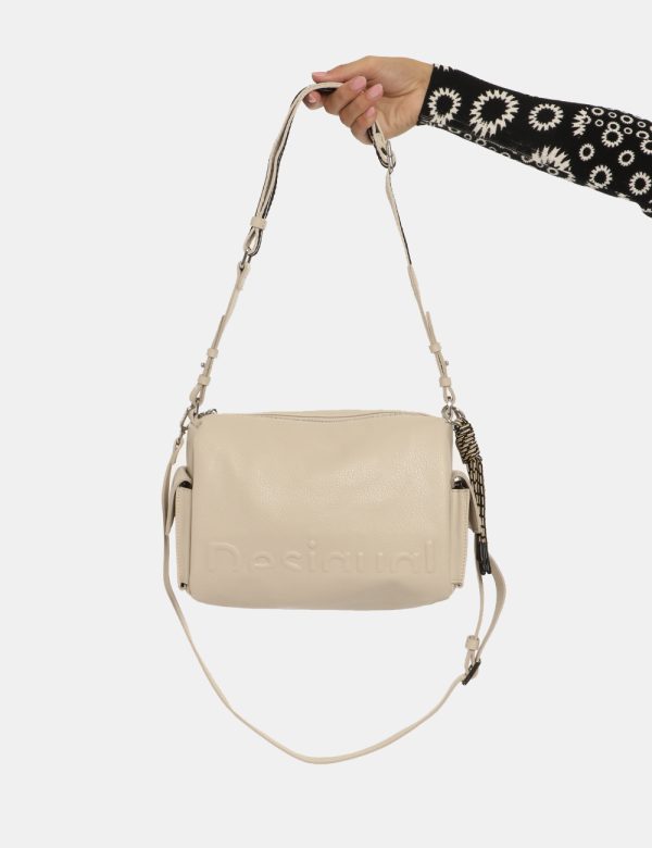 Borsa Desigual beige - COMPOSIZIONE E VESTIBILITÀ:100% poliuretanoCONSIGLI DI STILE:Borsa a tracolla di medie dimensioni in