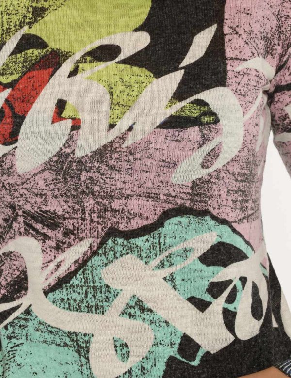 Maglione Desigual fantasia - COMPOSIZIONE E VESTIBILITÀ:75% acrilico 25% lanaLa modella è alta 170 cm e indossa la taglia S.