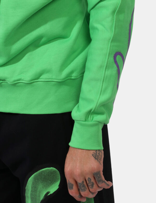 Felpa Disclaimer Verde - Felpa con cappuccio in total verde brillante con stampa logo brand viola sia sul fronte sia sulle m