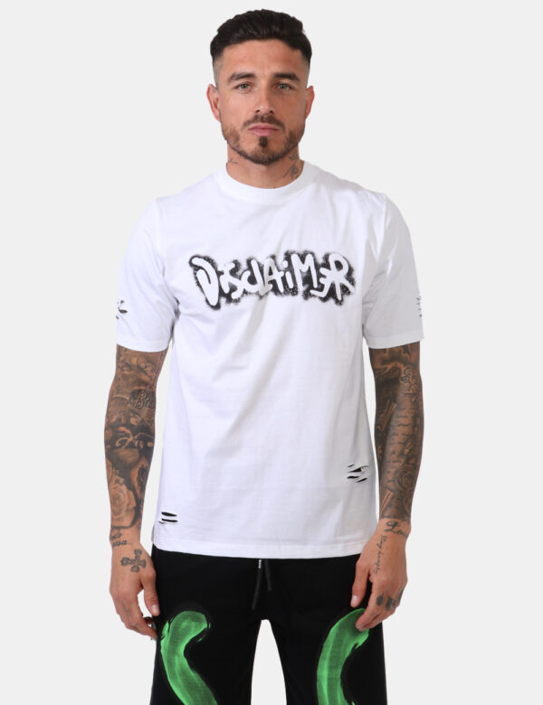 T-shirt Disclaimer Bianco - T-shirt su sfondo bianco con stampa logo brand sfumata bianco e nero. La vestibilità è morbida e